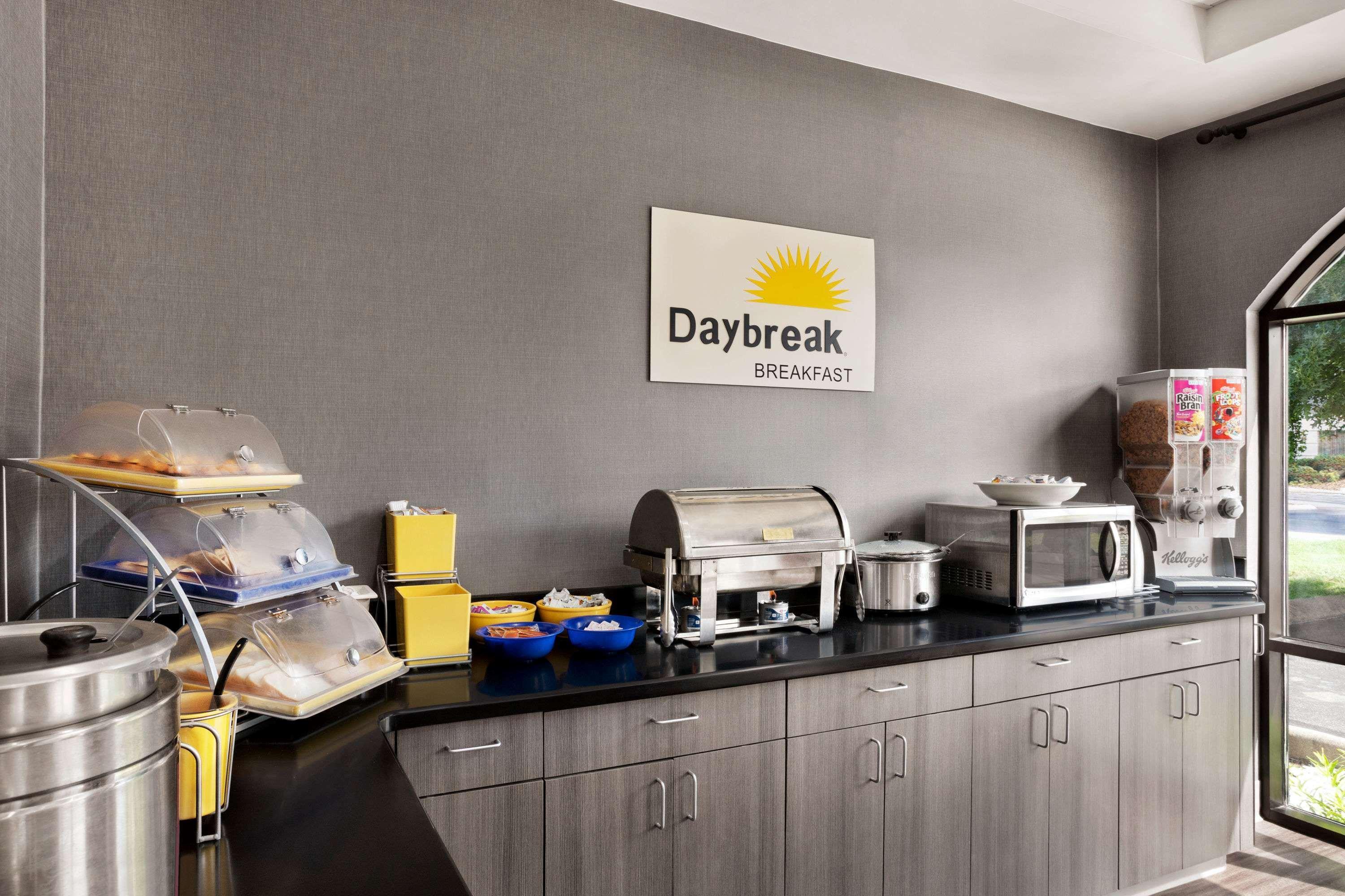 Days Inn & Suites By Wyndham Murfreesboro Εξωτερικό φωτογραφία