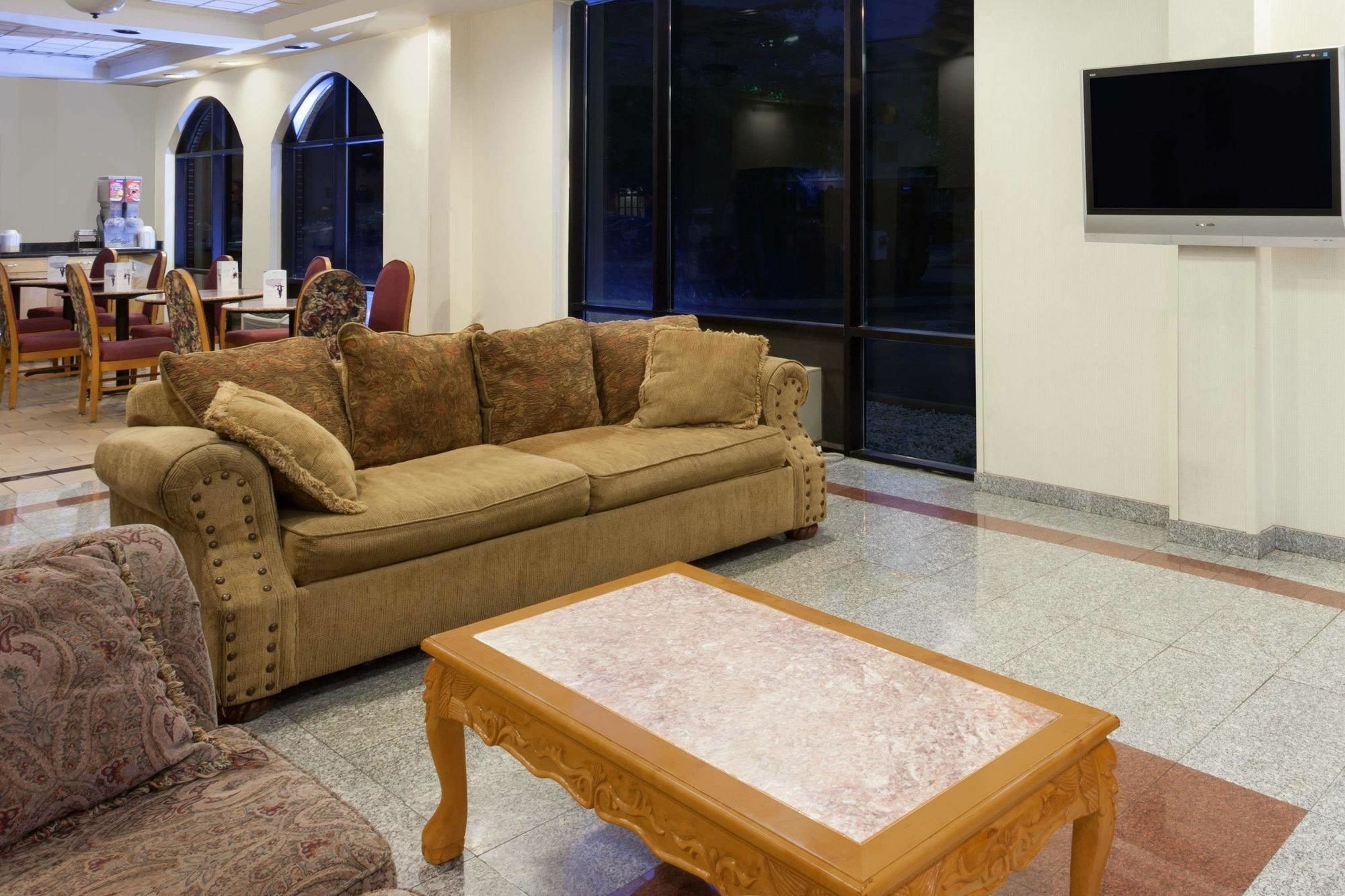 Days Inn & Suites By Wyndham Murfreesboro Εξωτερικό φωτογραφία