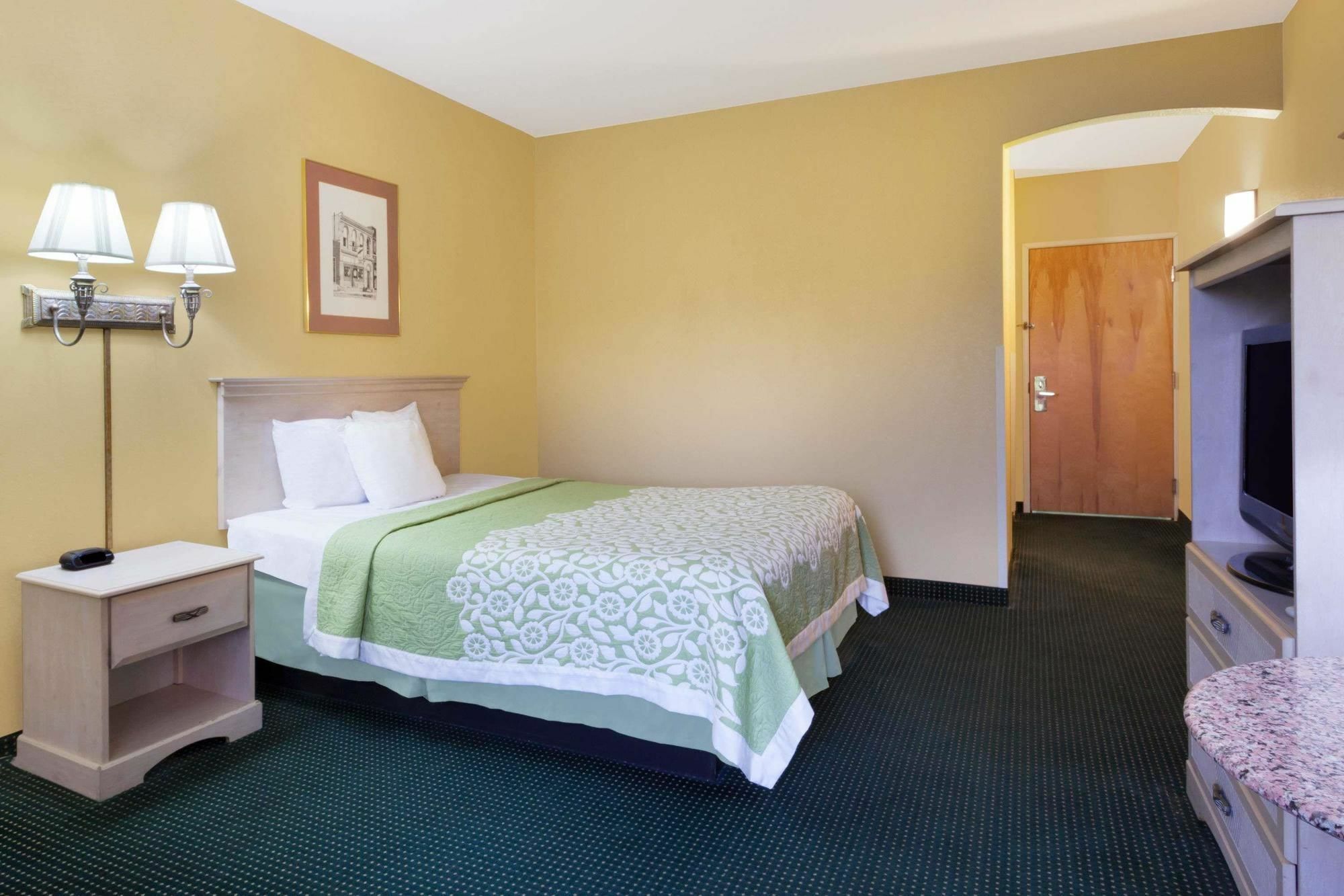 Days Inn & Suites By Wyndham Murfreesboro Εξωτερικό φωτογραφία